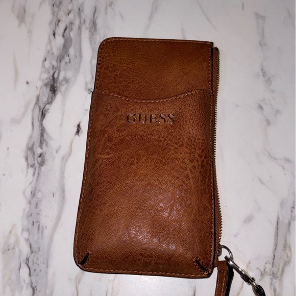 Guess wallet clutch wristlet has strap with clip for keys or to attach to purse - Picture 2 of 7